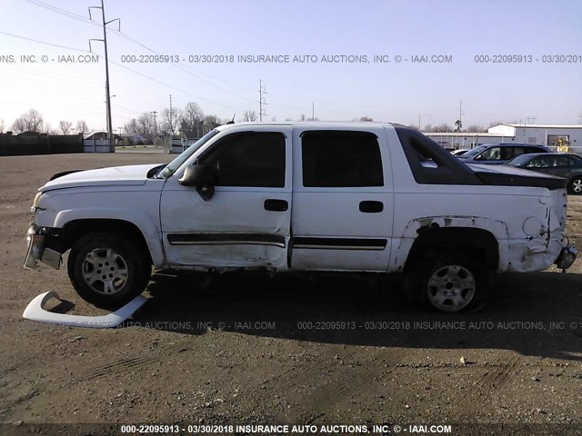 3GNEC12Z95G187165 - 2005 CHEVROLET AVALANCHE C1500 WHITE photo 6