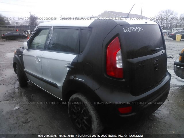 KNDJT2A52C7447118 - 2012 KIA SOUL SILVER photo 3