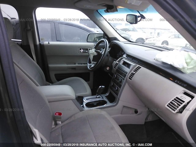 2FMGK5BC4BBD08184 - 2011 FORD FLEX SE Pewter photo 5