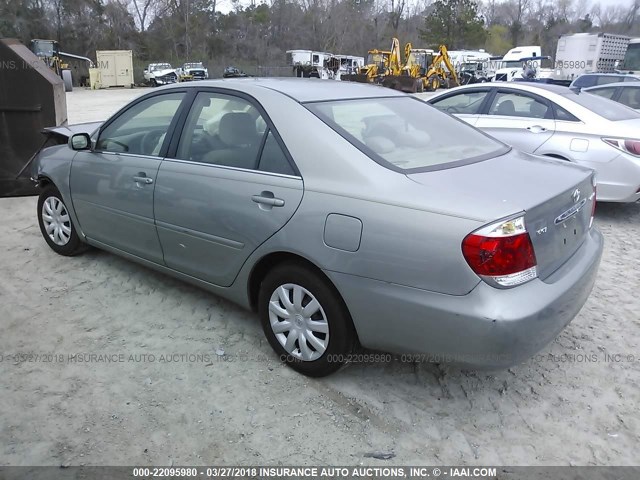 4T1BE32K45U604513 - 2005 TOYOTA CAMRY LE/XLE/SE GRAY photo 3