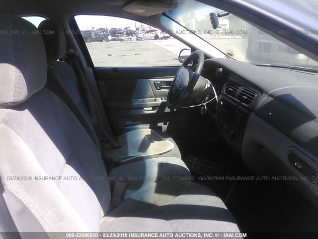 1FAFP55S21A294385 - 2001 FORD TAURUS SES WHITE photo 5