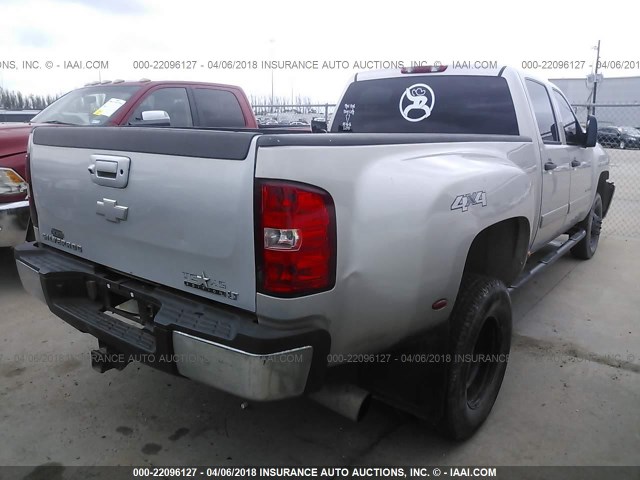 1GCJK336X8F133163 - 2008 CHEVROLET SILVERADO K3500 GRAY photo 4