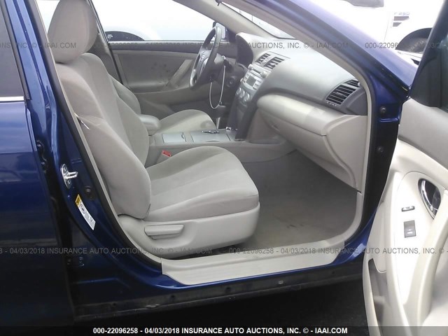 4T1BF3EK0BU587228 - 2011 TOYOTA CAMRY SE/LE/XLE BLUE photo 5