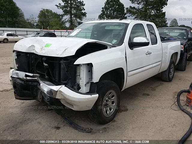 1GCRCSE05BZ208683 - 2011 CHEVROLET SILVERADO C1500 LT WHITE photo 2