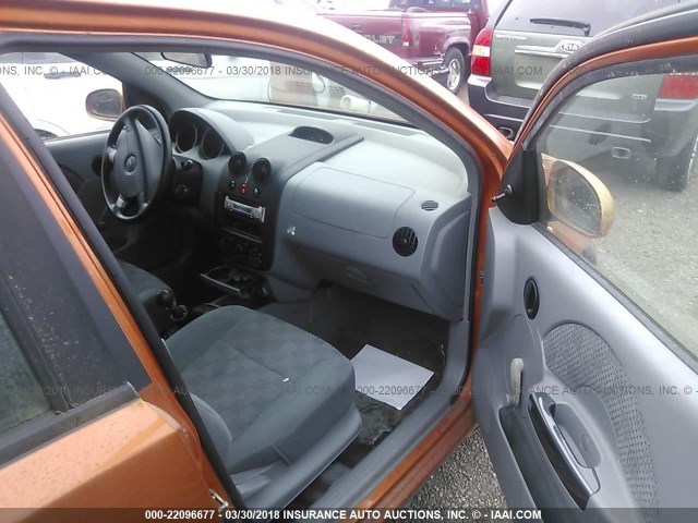 KL1TD62615B458428 - 2005 CHEVROLET AVEO LS ORANGE photo 5