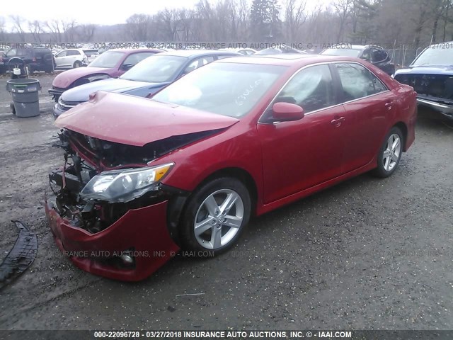 4T1BF1FK1CU630060 - 2012 TOYOTA CAMRY SE/LE/XLE 红色 照片 2