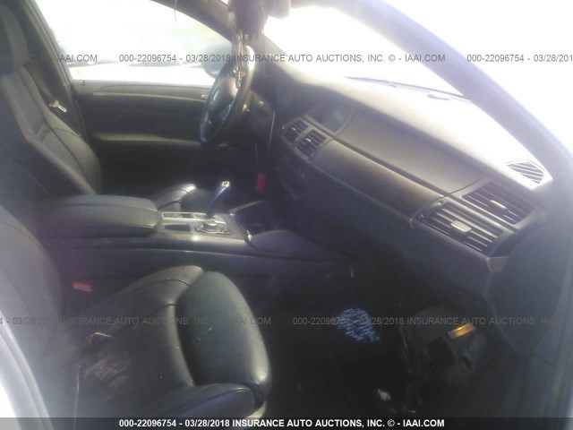5UXFG8C51BLZ95948 - 2011 BMW X6 XDRIVE50I WHITE photo 5