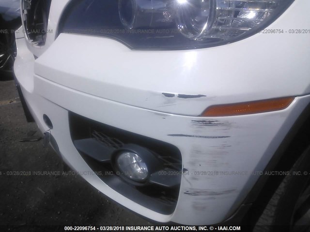5UXFG8C51BLZ95948 - 2011 BMW X6 XDRIVE50I WHITE photo 6