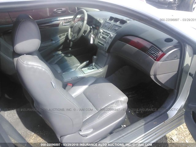 4T1CA30P24U004747 - 2004 TOYOTA CAMRY SOLARA SE/SLE ვერცხლისფერი ფოტო 5