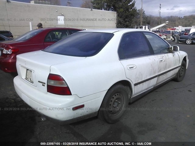 1HGCD5631SA133610 - 1995 HONDA ACCORD LX/EX WHITE photo 4