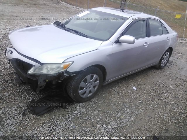 4T1BF3EK8AU028251 - 2010 TOYOTA CAMRY SE/LE/XLE SILVER photo 2