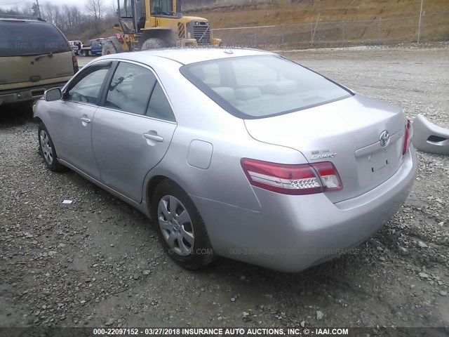 4T1BF3EK8AU028251 - 2010 TOYOTA CAMRY SE/LE/XLE SILVER photo 3