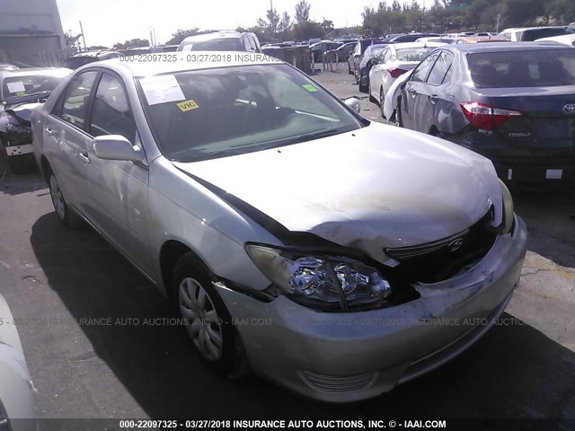 4T1BE32K05U553933 - 2005 TOYOTA CAMRY LE/XLE/SE SILVER photo 1