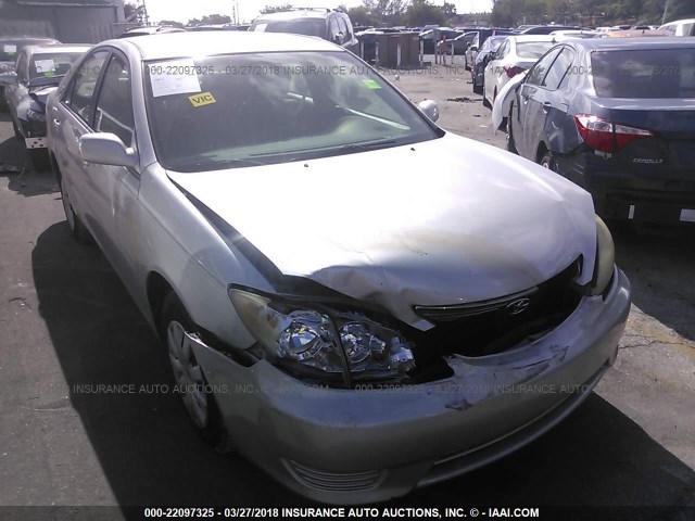 4T1BE32K05U553933 - 2005 TOYOTA CAMRY LE/XLE/SE SILVER photo 6