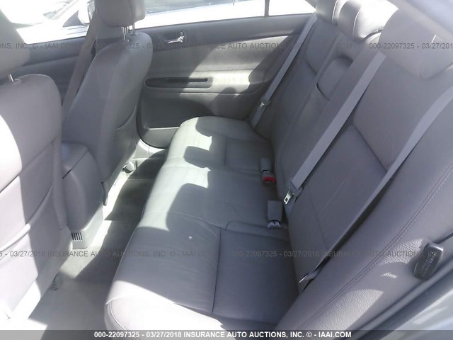 4T1BE32K05U553933 - 2005 TOYOTA CAMRY LE/XLE/SE ვერცხლისფერი ფოტო 8
