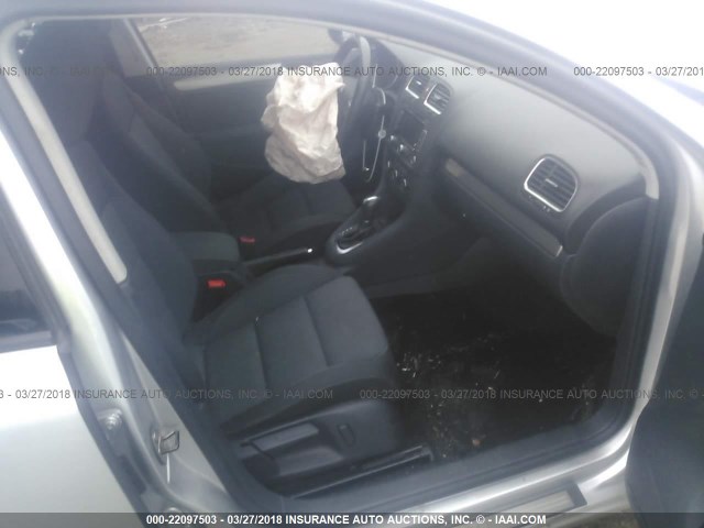 WVWDM7AJ8CW318200 - 2012 VOLKSWAGEN GOLF 银色 照片 5