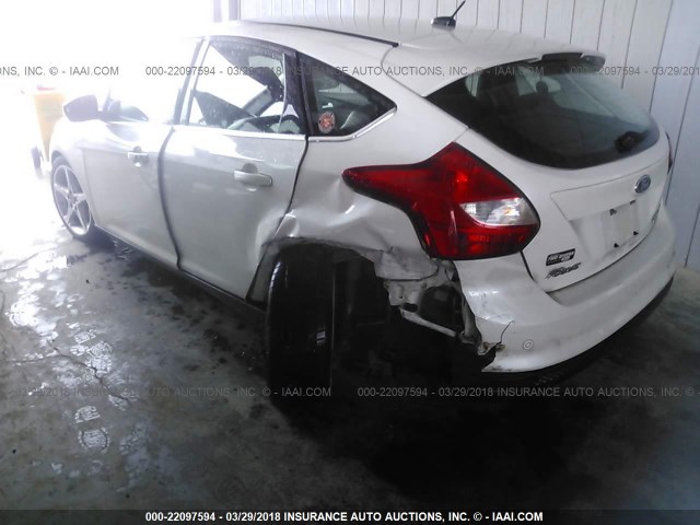 1FAHP3N20CL461976 - 2012 FORD FOCUS TITANIUM WHITE photo 3