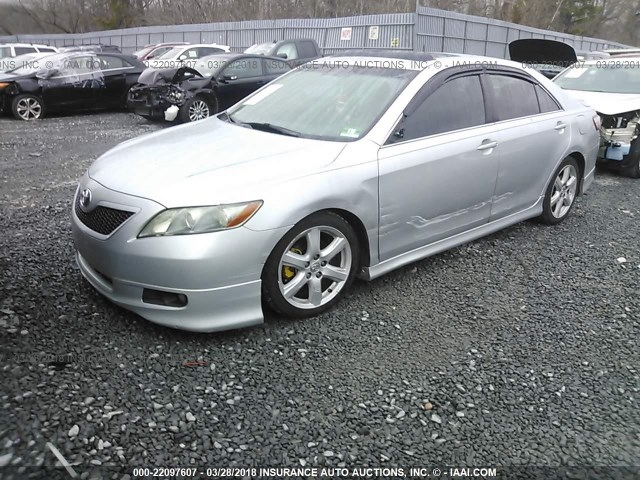 4T1BK46K57U039717 - 2007 TOYOTA CAMRY NEW GENERAT LE/XLE/SE SILVER photo 2