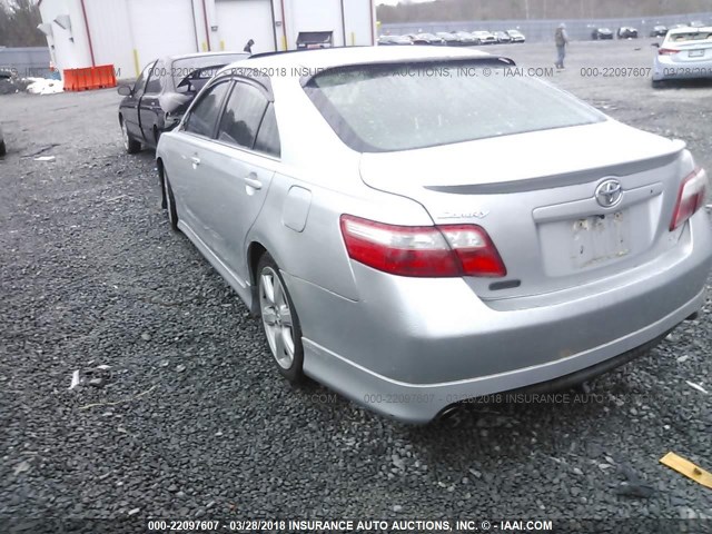 4T1BK46K57U039717 - 2007 TOYOTA CAMRY NEW GENERAT LE/XLE/SE SILVER photo 3