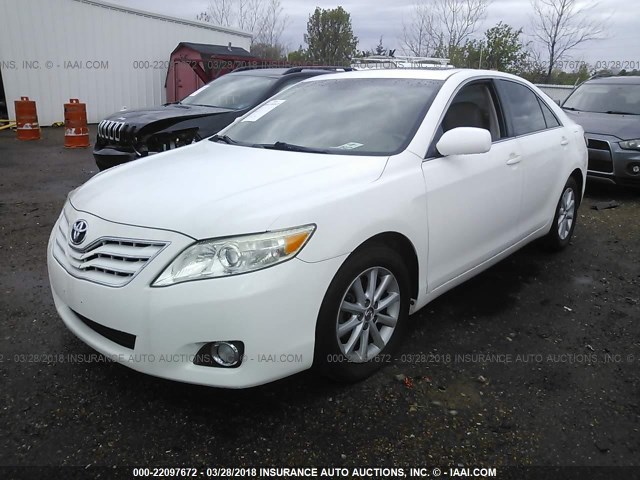 4T1BF3EK1AU527537 - 2010 TOYOTA CAMRY SE/LE/XLE WHITE photo 2