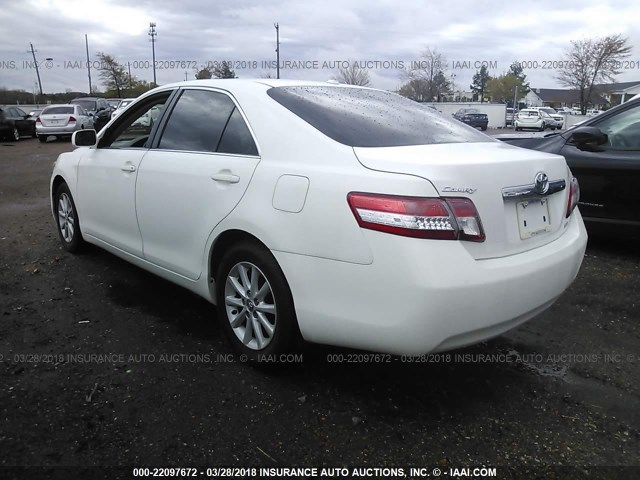 4T1BF3EK1AU527537 - 2010 TOYOTA CAMRY SE/LE/XLE WHITE photo 3