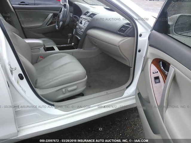4T1BF3EK1AU527537 - 2010 TOYOTA CAMRY SE/LE/XLE WHITE photo 5
