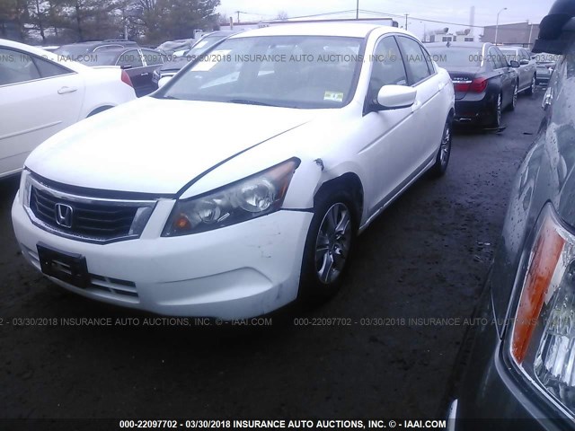 1HGCP26409A117326 - 2009 HONDA ACCORD LXP WHITE photo 6