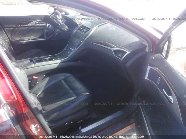 3LN6L2G94DR815482 - 2013 LINCOLN MKZ RED photo 5