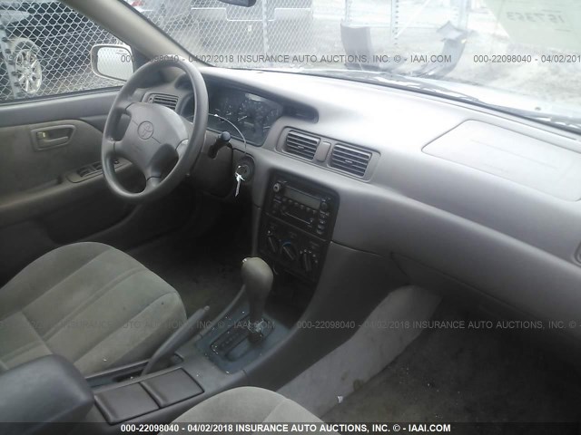 4T1BG22K01U107165 - 2001 TOYOTA CAMRY CE/LE/XLE 金色 照片 5
