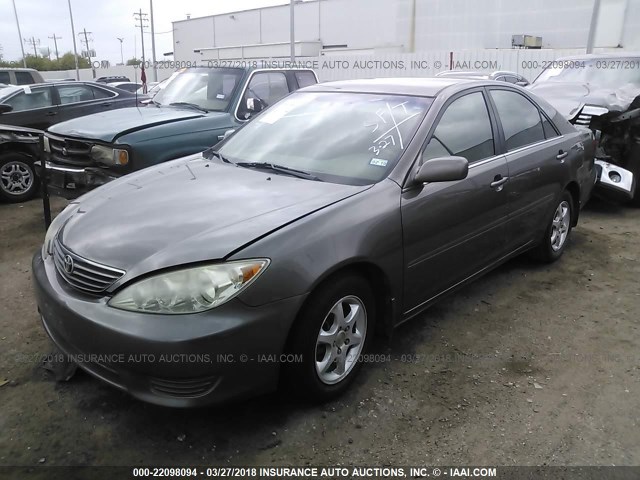 4T1BE30K85U516339 - 2005 TOYOTA CAMRY LE/XLE/SE 灰色 照片 2