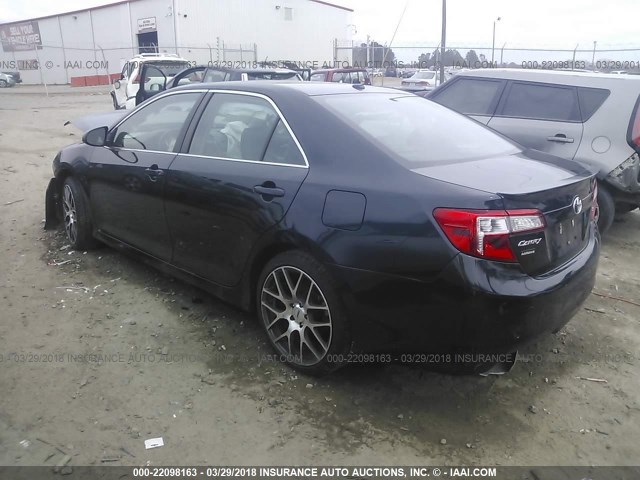 4T1BF1FK6EU866769 - 2014 TOYOTA CAMRY L/SE/LE/XLE 深蓝色 照片 3