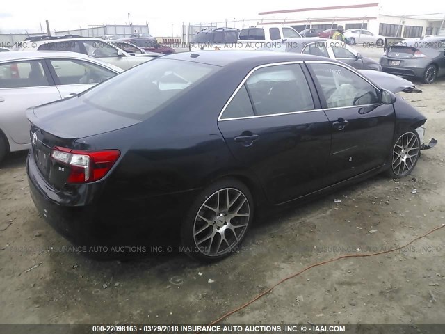 4T1BF1FK6EU866769 - 2014 TOYOTA CAMRY L/SE/LE/XLE 深蓝色 照片 4