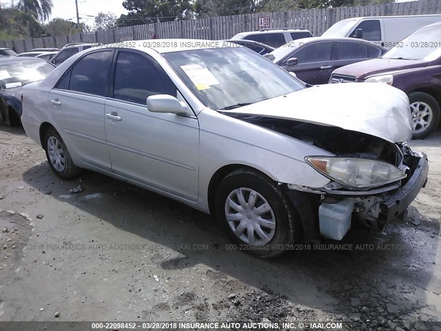 4T1BE30K05U618380 - 2005 TOYOTA CAMRY LE/XLE/SE SILVER photo 1