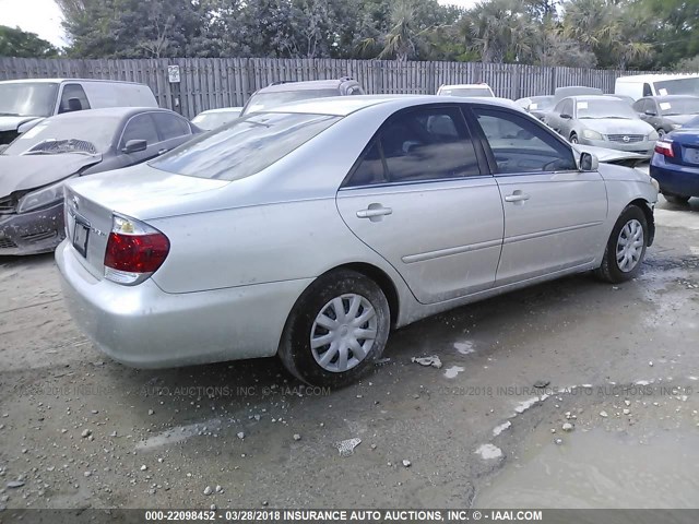 4T1BE30K05U618380 - 2005 TOYOTA CAMRY LE/XLE/SE SILVER photo 4