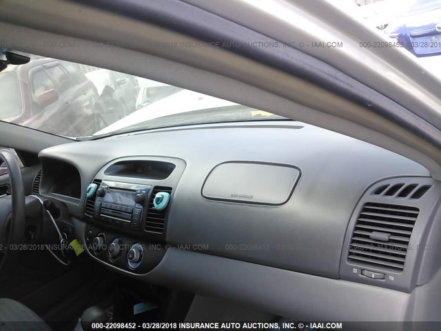 4T1BE30K05U618380 - 2005 TOYOTA CAMRY LE/XLE/SE SILVER photo 5