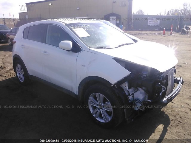 KNDPMCAC1H7176507 - 2017 KIA SPORTAGE LX WHITE photo 1