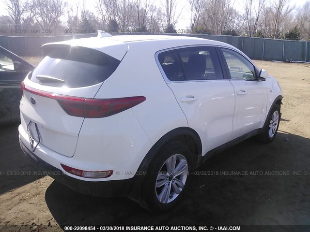 KNDPMCAC1H7176507 - 2017 KIA SPORTAGE LX WHITE photo 4