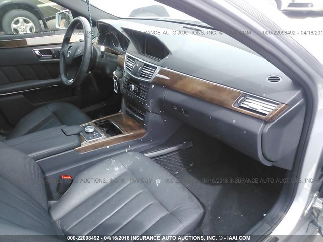 WDDHF9AB0BA461983 - 2011 MERCEDES-BENZ E 550 4MATIC SILVER photo 5