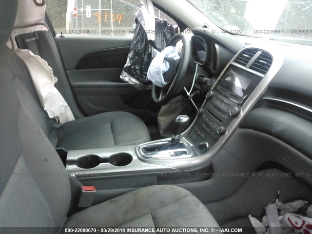 1G11B5SA7DF351582 - 2013 CHEVROLET MALIBU LS ვერცხლისფერი ფოტო 5