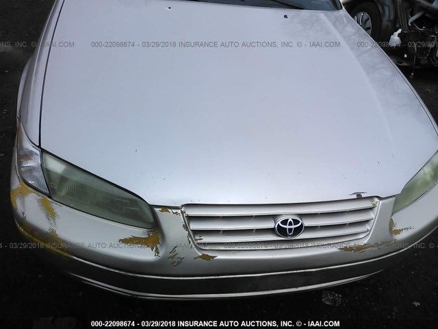 4T1BG22K0XU894532 - 1999 TOYOTA CAMRY CE/LE/XLE 金色 照片 6