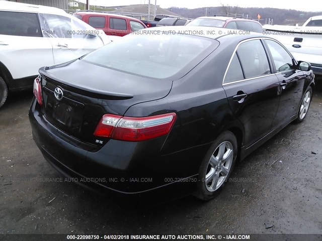 4T1BK46K28U060039 - 2008 TOYOTA CAMRY LE/XLE/SE შავი ფოტო 4