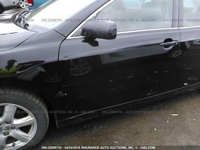 4T1BK46K28U060039 - 2008 TOYOTA CAMRY LE/XLE/SE შავი ფოტო 6
