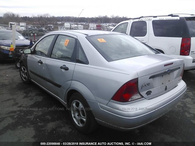 1FAFP33P61W152496 - 2001 FORD FOCUS LX SILVER photo 3