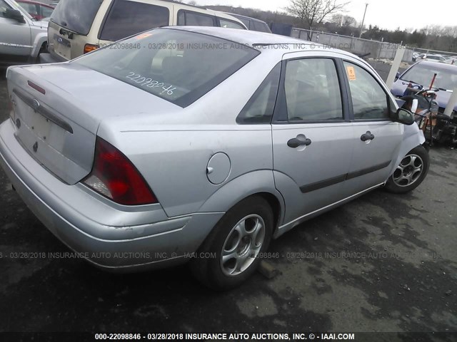 1FAFP33P61W152496 - 2001 FORD FOCUS LX SILVER photo 4