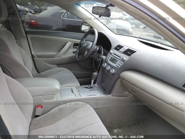 4T4BF3EK8AR017739 - 2010 TOYOTA CAMRY SE/LE/XLE GOLD photo 5