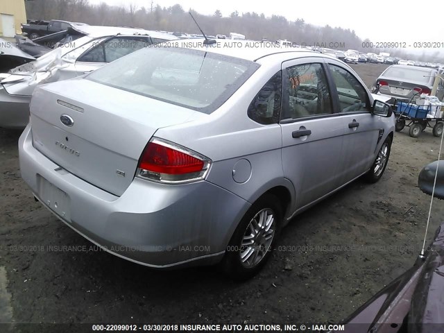 1FAHP35N78W108439 - 2008 FORD FOCUS SE/SEL/SES GRAY photo 4