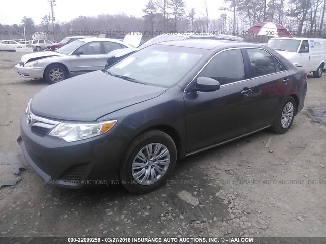 4T4BF1FK2DR298248 - 2013 TOYOTA CAMRY L/SE/LE/XLE GRAY photo 2