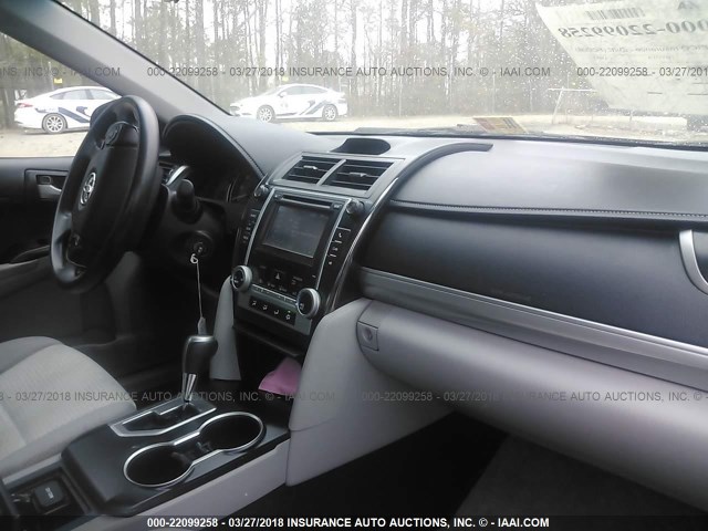 4T4BF1FK2DR298248 - 2013 TOYOTA CAMRY L/SE/LE/XLE GRAY photo 5