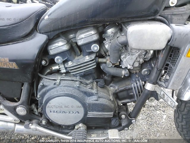 JH2RC0711DM104774 - 1983 HONDA VF750 C BLACK photo 8