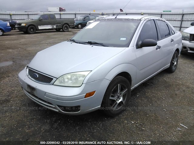 1FAHP34N67W324797 - 2007 FORD FOCUS ZX4/S/SE/SES 银色 照片 2
